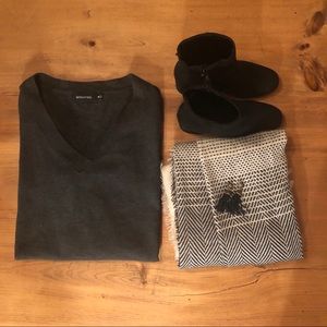 M | MINKPINK grey v-neck sweater